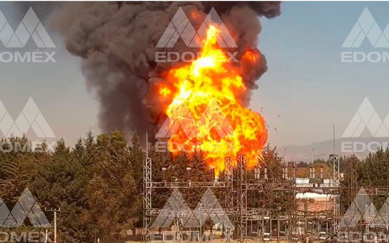Fuerte incendio consume fábrica de solventes en Lerma, Estado de México