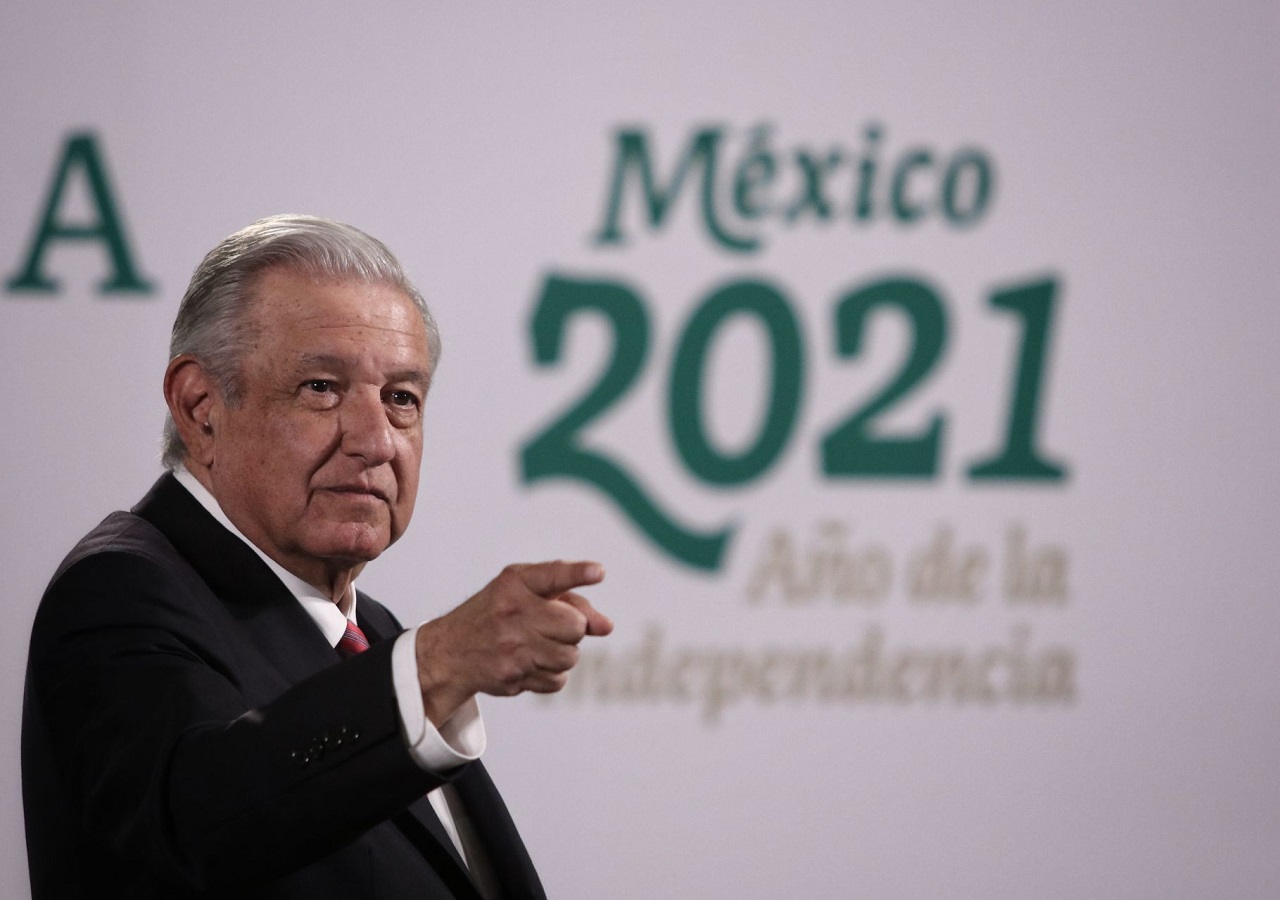 López Obrador responde al INE