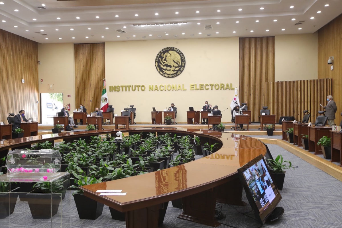 Denuncian consejeros del INE persecución penal por parte de diputados