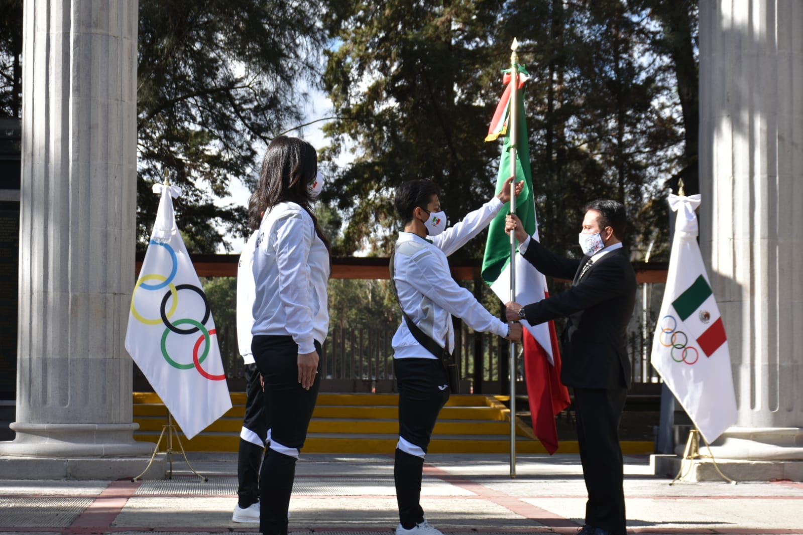 Daniel Aceves abandera a la delegación mexicana que participará en los próximos Juegos Olímpicos. Foto: Especial