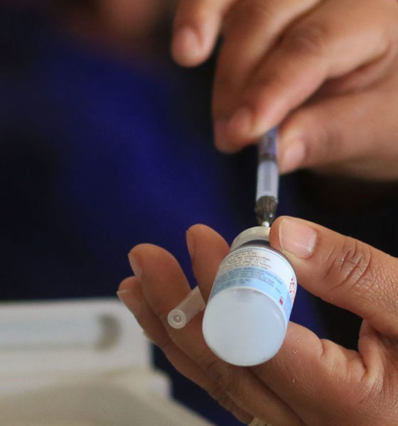 Para facilitar viajes a EU, México realizará ensayos clínicos con vacuna Moderna
