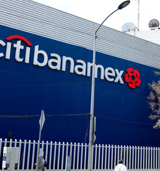Ricardo Salinas analiza comprar Banamex