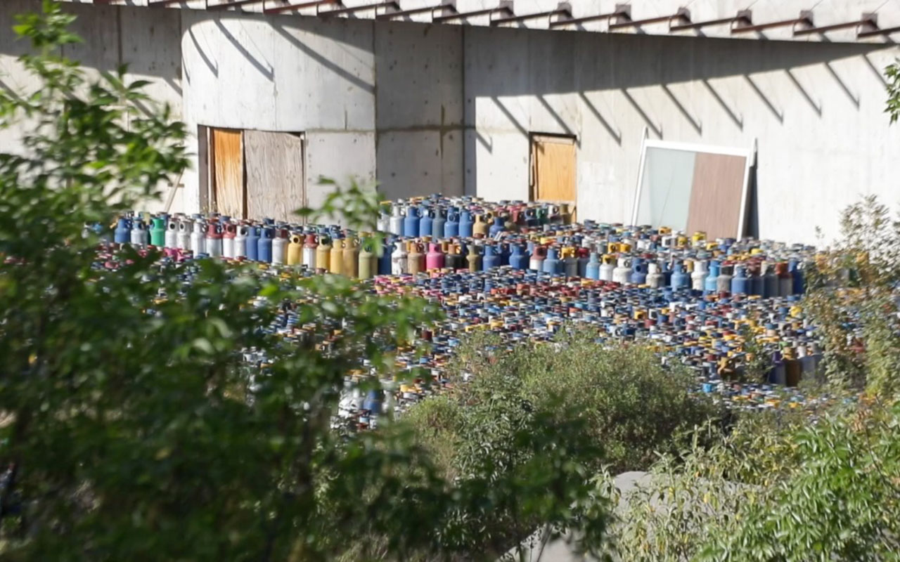 “Cementerio de tanques” pone en riesgo a vecinos de Miguel Hidalgo