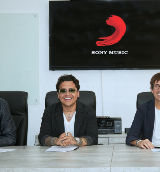 Nodal firma con Sony