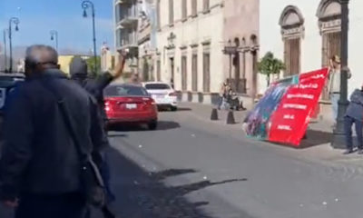 Morenistas lanzan “huevazos” a Mario Delgado en Aguascalientes