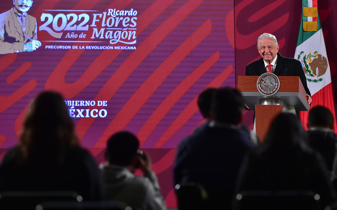 ¿Por qué me voy a quedar callado?, responde López Obrador a medios de comunicación