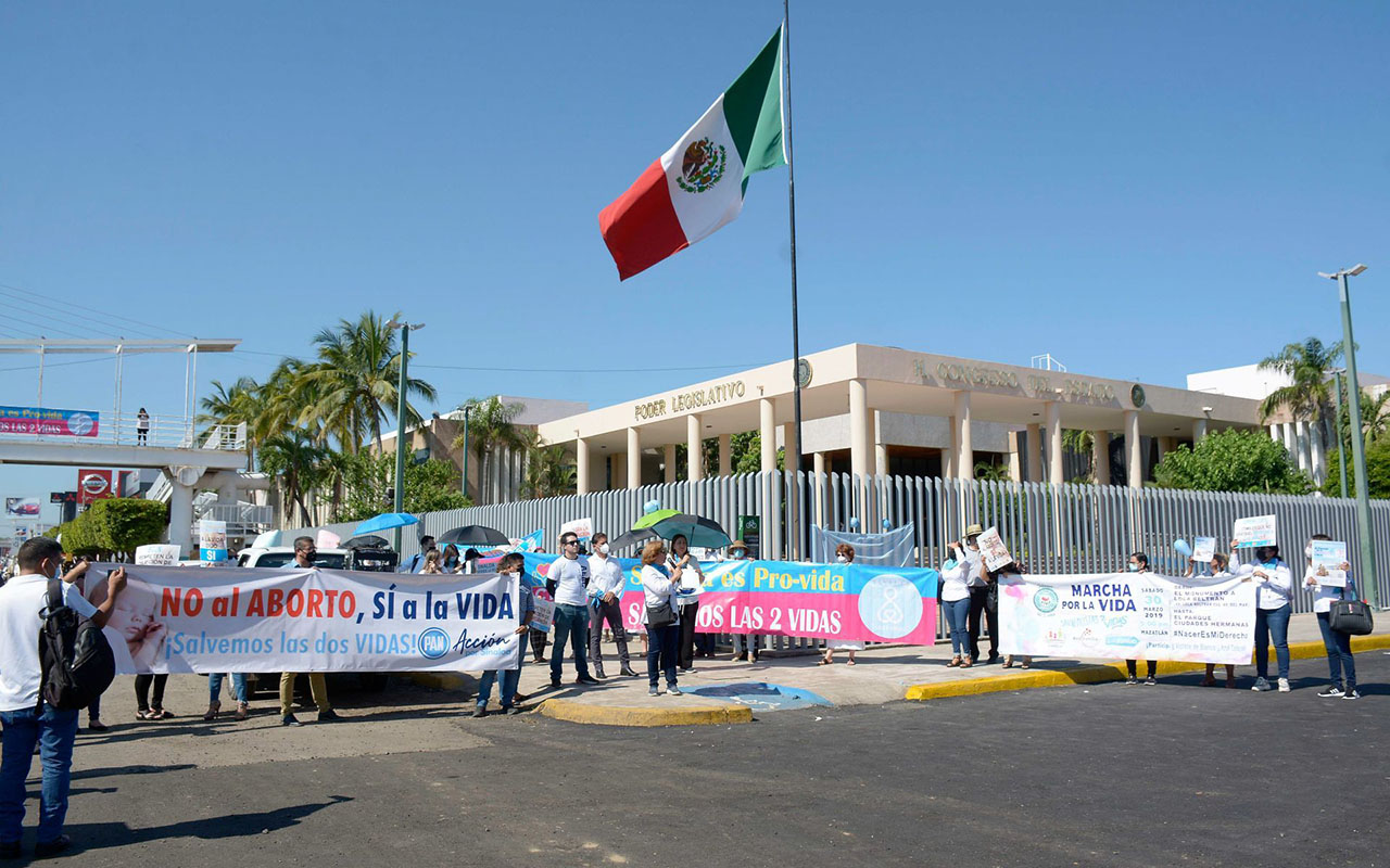 Miles rechazan intento de despenalizar el aborto en Sinaloa