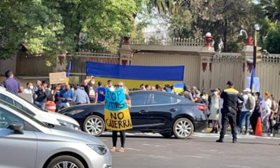 mujeres ucranianas protestan frente a Embajada Rusa en México