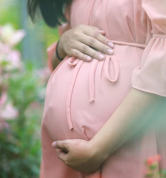 Mujeres advierten riesgos del alquiler de vientres