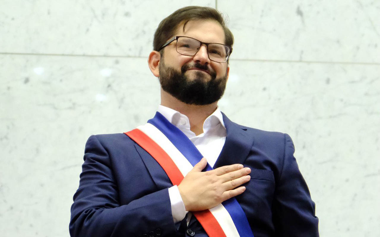 Con 36 años de edad, Boric asume Presidencia de Chile