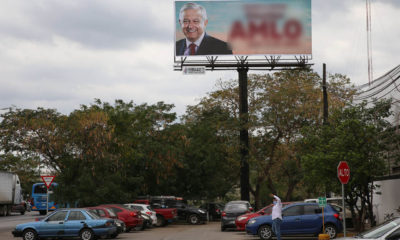 Ordena INE retirar 278 espectaculares en favor de López Obrador