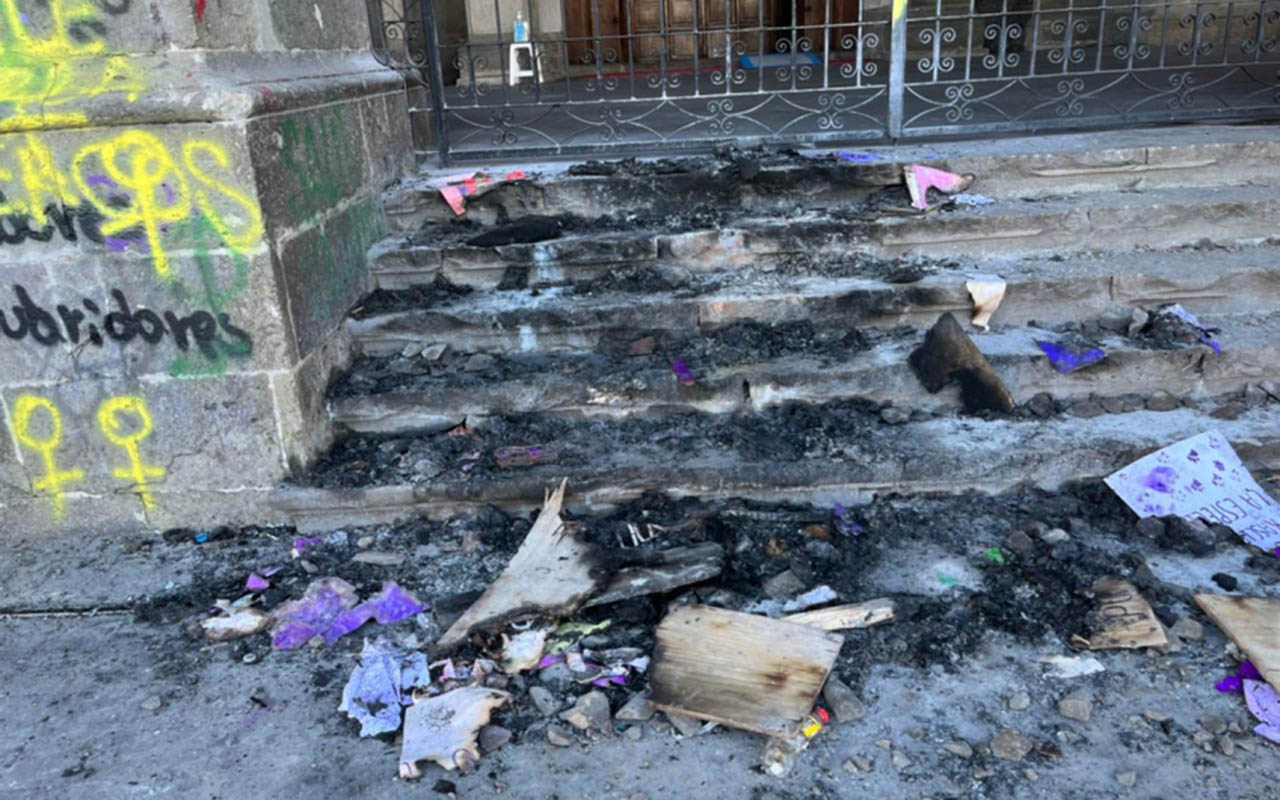 Vandalizan Catedral de Tepic; “esto no se puede aplaudir”, dice Obispo