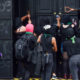 Grupos feministas alistan marcha con marros y sopletes, reveló AMLO