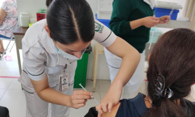IMSS aplica vacunas anticovid a mayores de 18 años