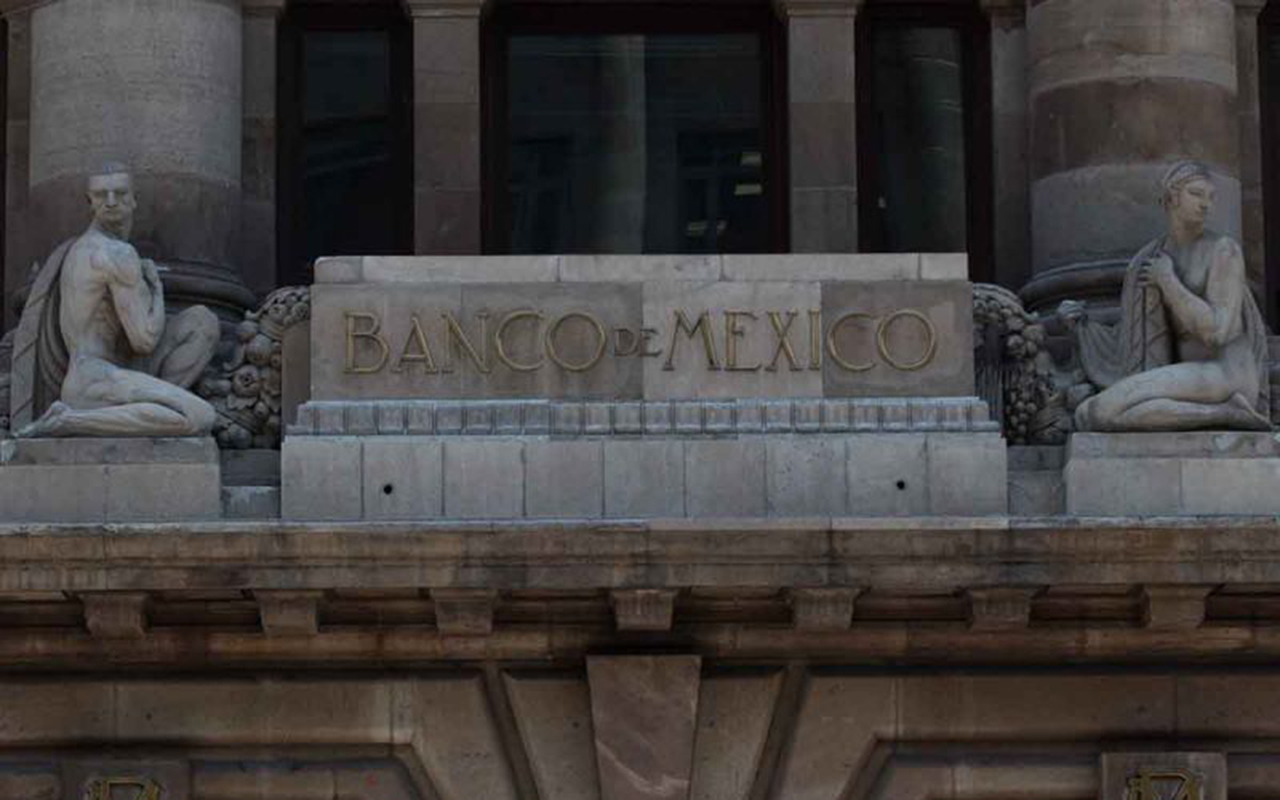 Eleva Banco de México tasa en 50 puntos base, a 7 %