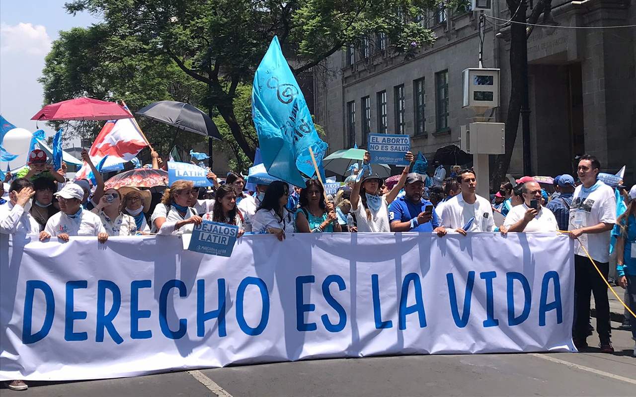 Más de 40 mil marcharon en favor de la vida; reprochan a SCJN actuar en favor del aborto