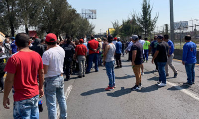 Transportistas bloquean circulación en Avenida Central