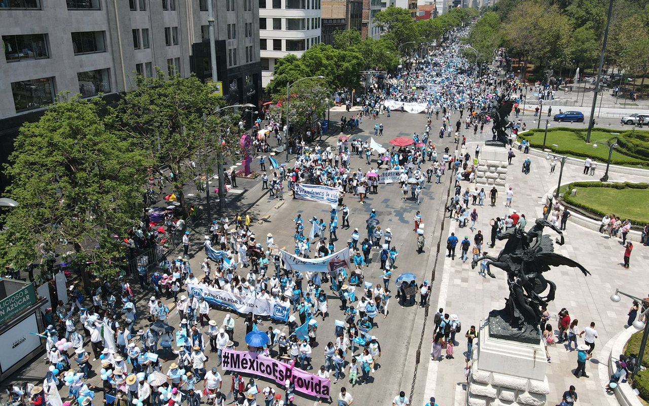 En el marco de onceava Marcha por la Vida, miles de personas salieron a las calles de la Ciudad de México para exigir a las autoridades que en México se respete el derecho a la vida.