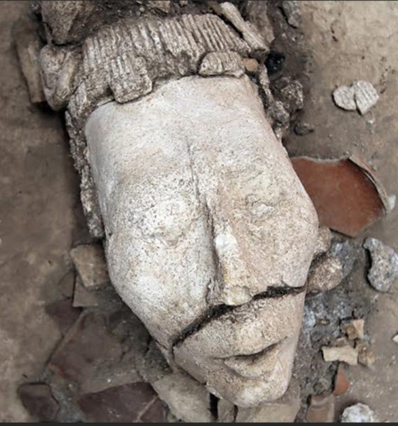 Descubren en Chiapas una cabeza estucada del joven dios del maíz