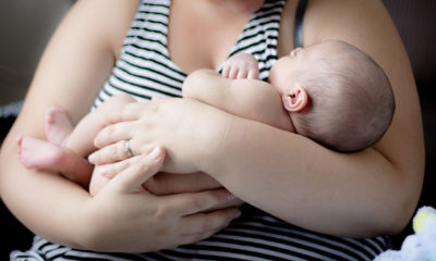 Con abrazos, madre salva la vida de su bebé prematuro
