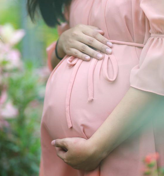“¡Mamá, espera!”, patada de bebé evitó que mujer abortara