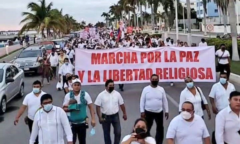 No somos golpistas”, cientos de familias marchan por la paz y la libertad  religiosa en Campeche - Siete24