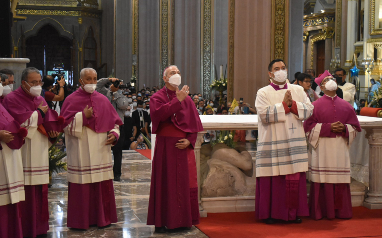 Cavazos Arizpe juramenta misión y fidelidad en la catedral de SLP