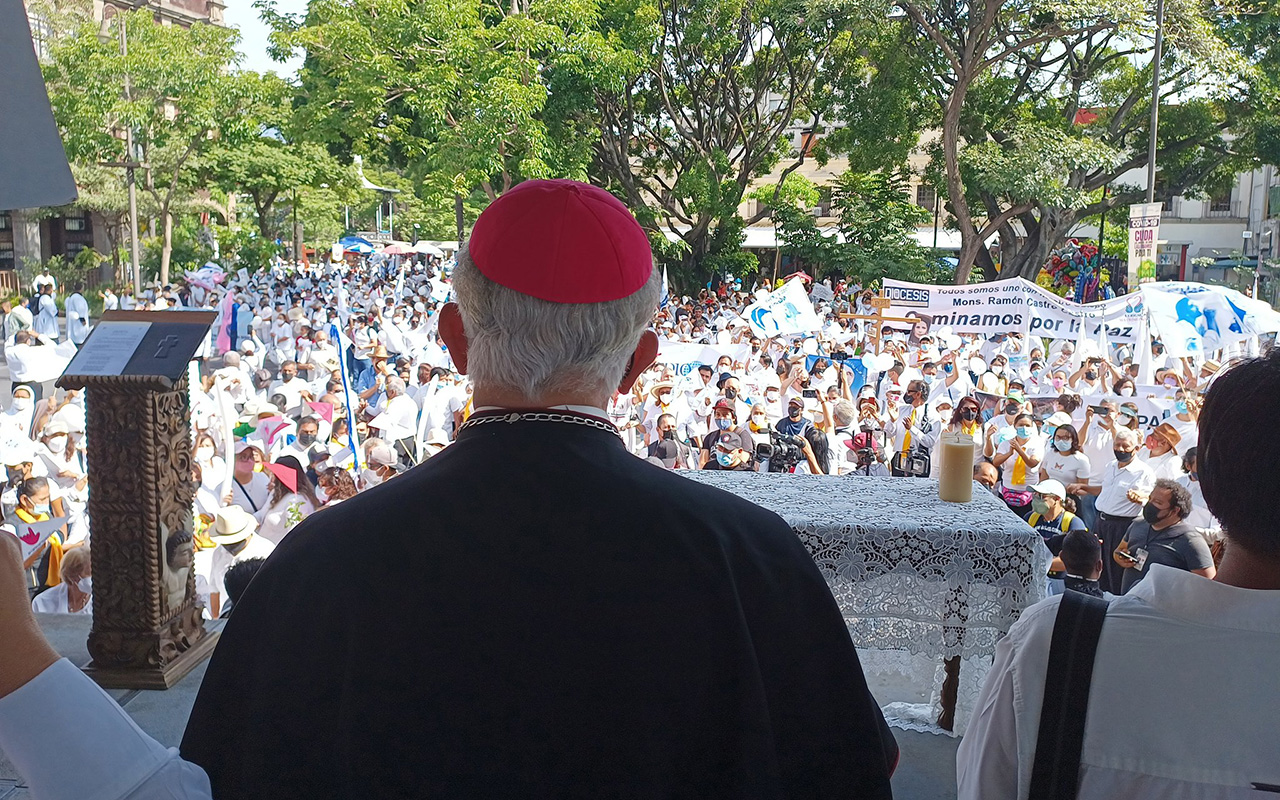 Miles marchan por la paz en Cuernavaca; estrategia de abrazos, no balazos es demagogia advierte obispo