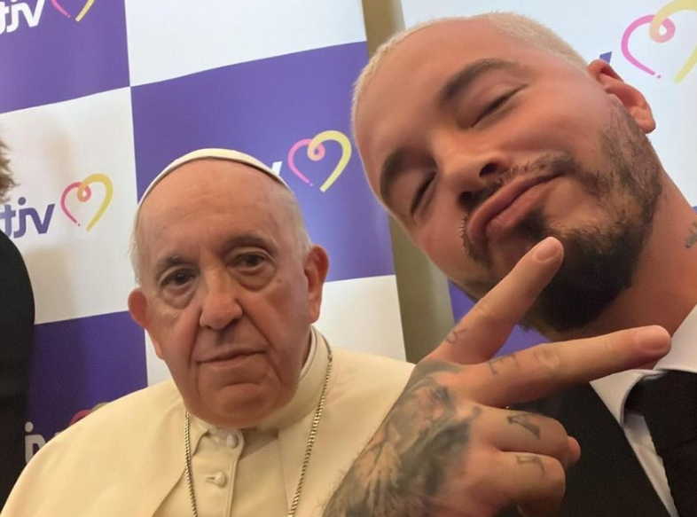 El Papa Francisco con J Balvin