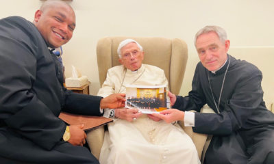 "Este es un día que nunca esperé"; Sacerdote difunde fotografías de Benedicto XVI