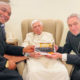 "Este es un día que nunca esperé"; Sacerdote difunde fotografías de Benedicto XVI