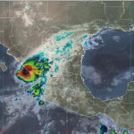 Orlene ingresó a tierra como huracán categoría 1 en Sinaloa