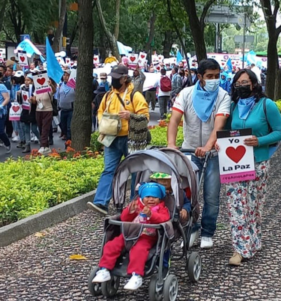 Familias piden al gobierno paz en el país y protección a la mujer