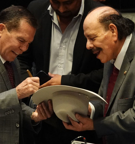 “Dios me dio otra oportunidad de vida”; Senado reconoce trayectoria de Julio César Chávez