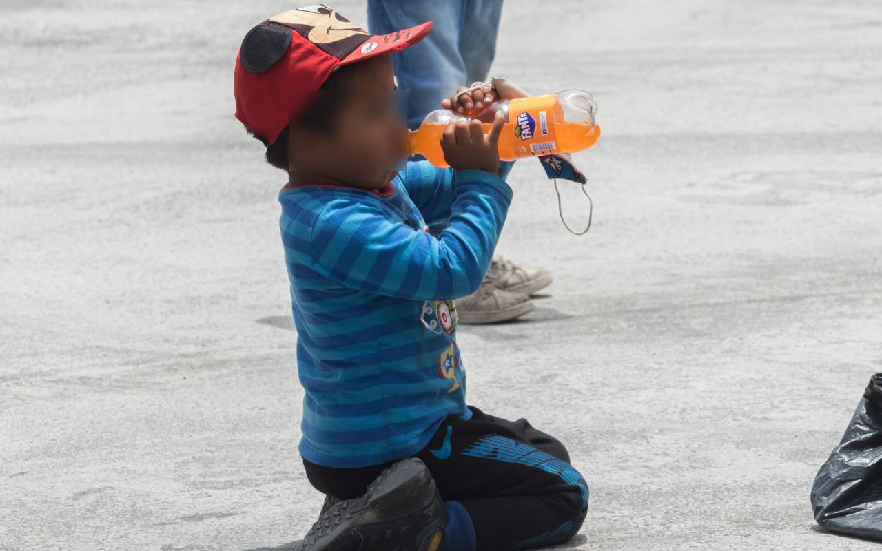 Buscan prohibir regalar bebidas azucaradas a menores de edad en campañas o eventos públicos