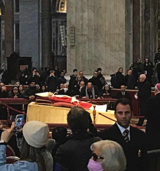 Imparable afluencia de peregrinos a los funerales de Benedicto XVI