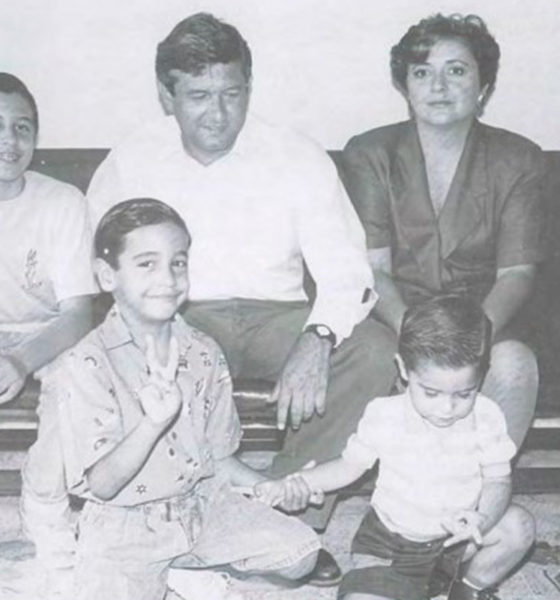 López Obrador comparte Libro de Familia en recuerdo a la madre de sus hijos