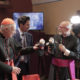 Ministros de la Iglesia católica reciben muñecos del Dr. Simi