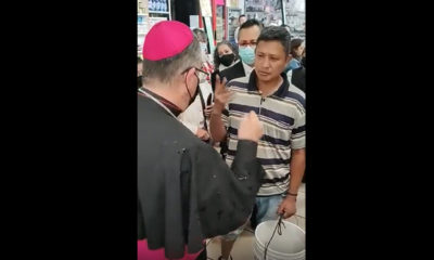 "Piedra, papel o tijera", sacerdote juega con trabajador de un mercado