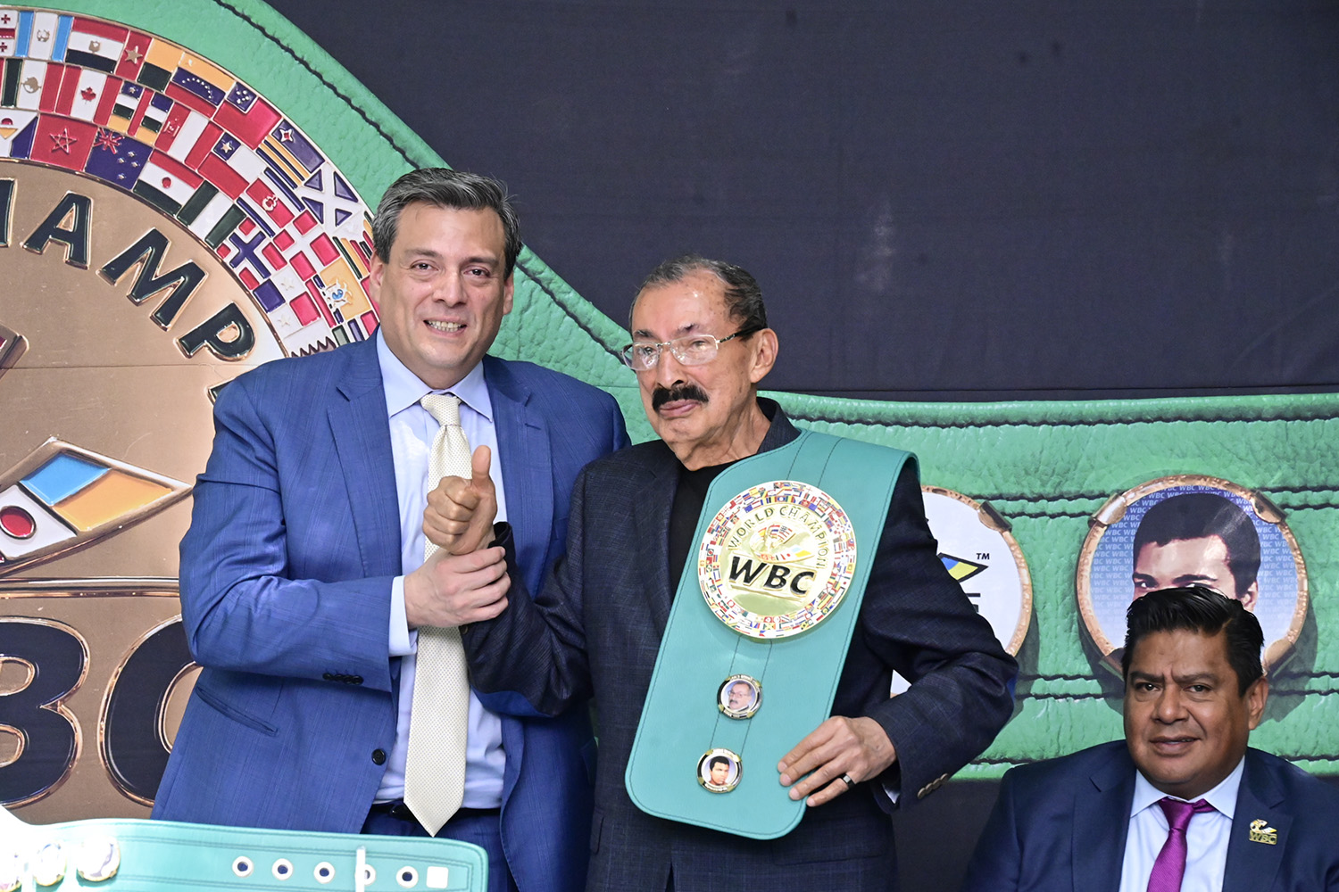 Ignacio “Nacho” Beristain recibe la ‘Toalla del campeón’, reconocimiento del CMB. Noticias en tiempo real