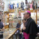 "Es como estar en casa"; obispo auxiliar convive con locatarios del Paseo Catedral