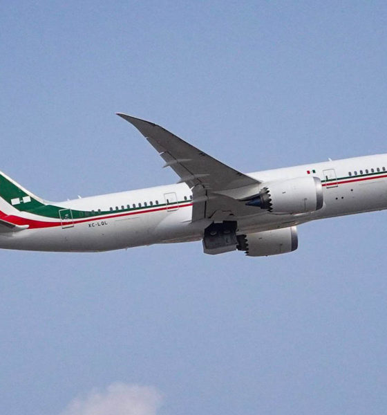 Sin ceremonia, avión presidencial deja México