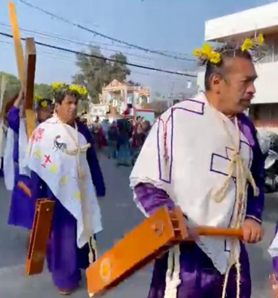 Los Nazarenos de Iztapalapa comenzaron a cargar sus cruces que pesan más de 50 kilos, como cada año buscan pagar sus mandas y favores recibidos o simplemente seguir con la tradición familiar de varios años.
