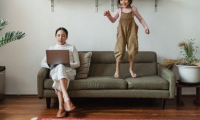 mamá con hijos de vacaciones