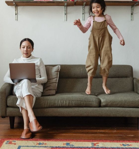 mamá con hijos de vacaciones