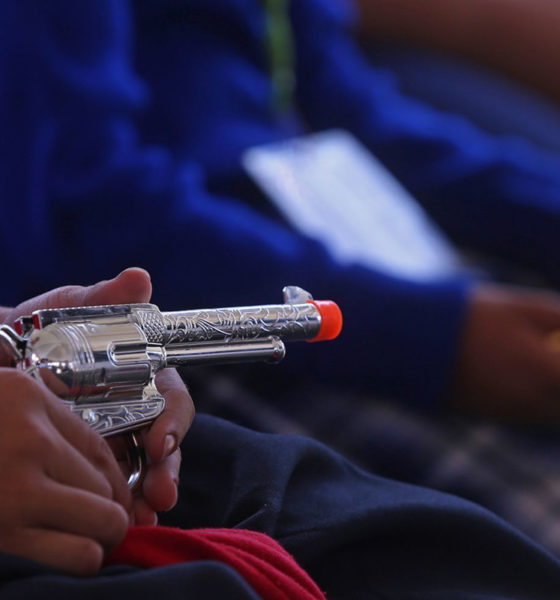 Proponen sanciones para quien facilite armas a menores de edad