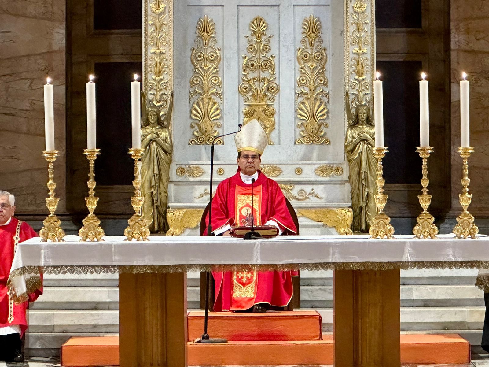Fue un milagro sobrevivir al atentado: arzobispo Faustino Armendáriz. Noticias en tiempo real