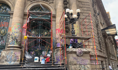 Restauran fachada de Congreso de CDMX vandalizada por colectivos feministas