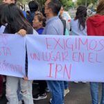 Estudiantes exigen un lugar en el IPN; COMIPEMS les asignó otra escuela