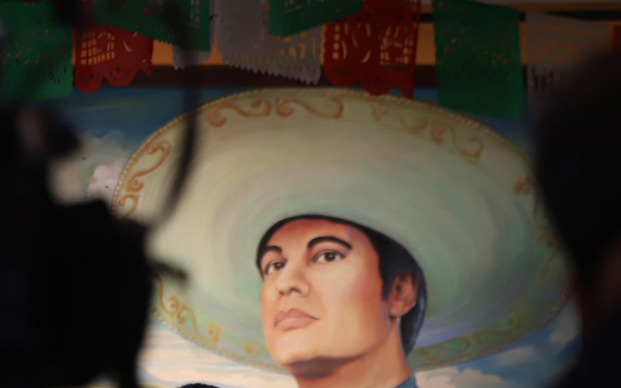“Todos sabemos que este México es católico”; Canción inédita de Juan Gabriel